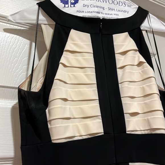 Cach’e Dress Super Flattering, size 6 - Picture 3 of 5